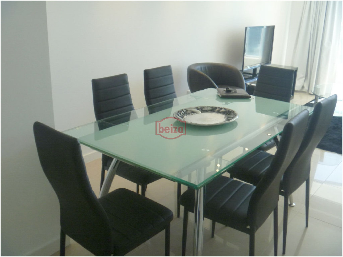 Apartamento ID.162909/VENTA-A-pasos-del-puerto--2-dormitorios-2-baños-con-garage - 2 Dormitorios y medio. Variedad de amenities.