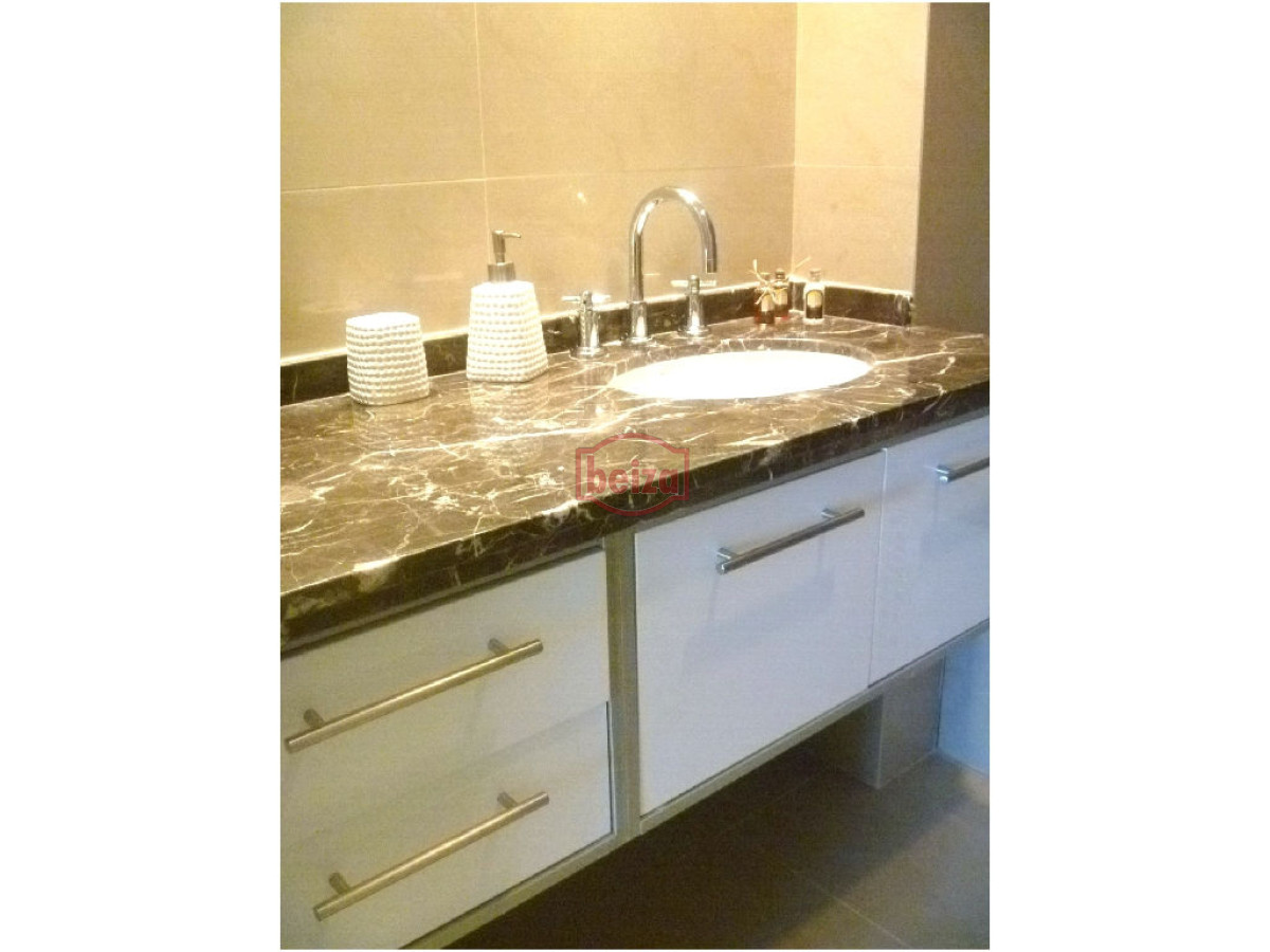 Apartamento ID.162909/VENTA-A-pasos-del-puerto--2-dormitorios-2-baños-con-garage - 2 Dormitorios y medio. Variedad de amenities.