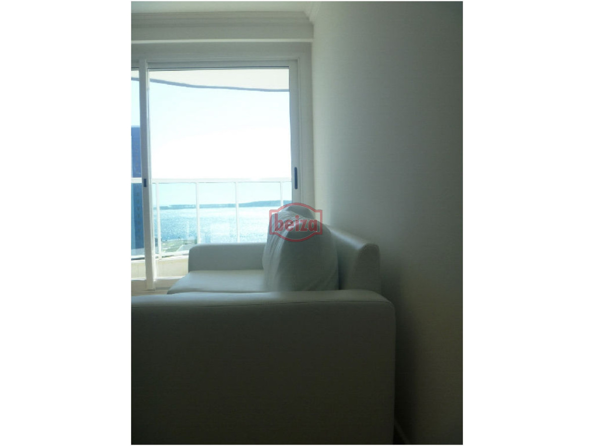 Apartamento ID.162909/VENTA-A-pasos-del-puerto--2-dormitorios-2-baños-con-garage - 2 Dormitorios y medio. Variedad de amenities.