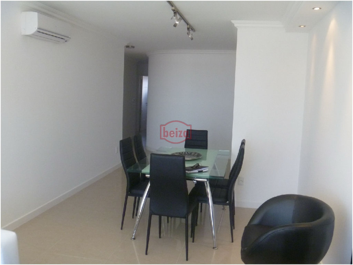 Apartamento ID.162909/VENTA-A-pasos-del-puerto--2-dormitorios-2-baños-con-garage - 2 Dormitorios y medio. Variedad de amenities.