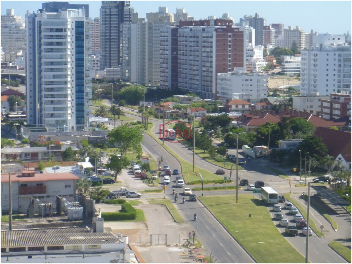 Apartamento ID.162909/VENTA-A-pasos-del-puerto--2-dormitorios-2-baños-con-garage - 2 Dormitorios y medio. Variedad de amenities.