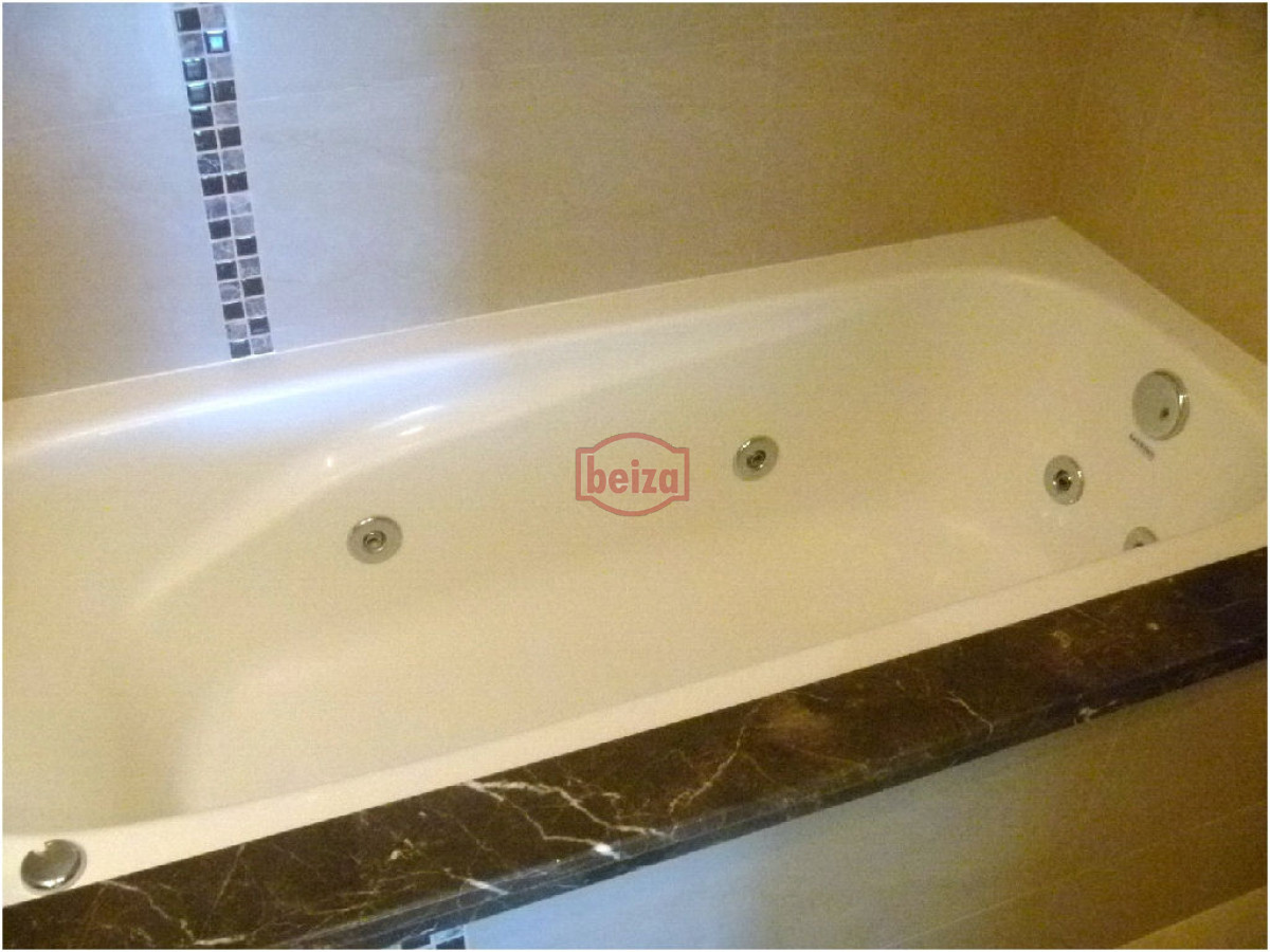 Apartamento ID.162909/VENTA-A-pasos-del-puerto--2-dormitorios-2-baños-con-garage - 2 Dormitorios y medio. Variedad de amenities.