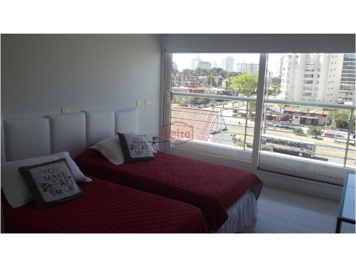 Apartamento ID.163019/2-Dormitorios-y-medio.-Variedad-de-amenities. - Apartamento en Mansa, 3 dormitorios *