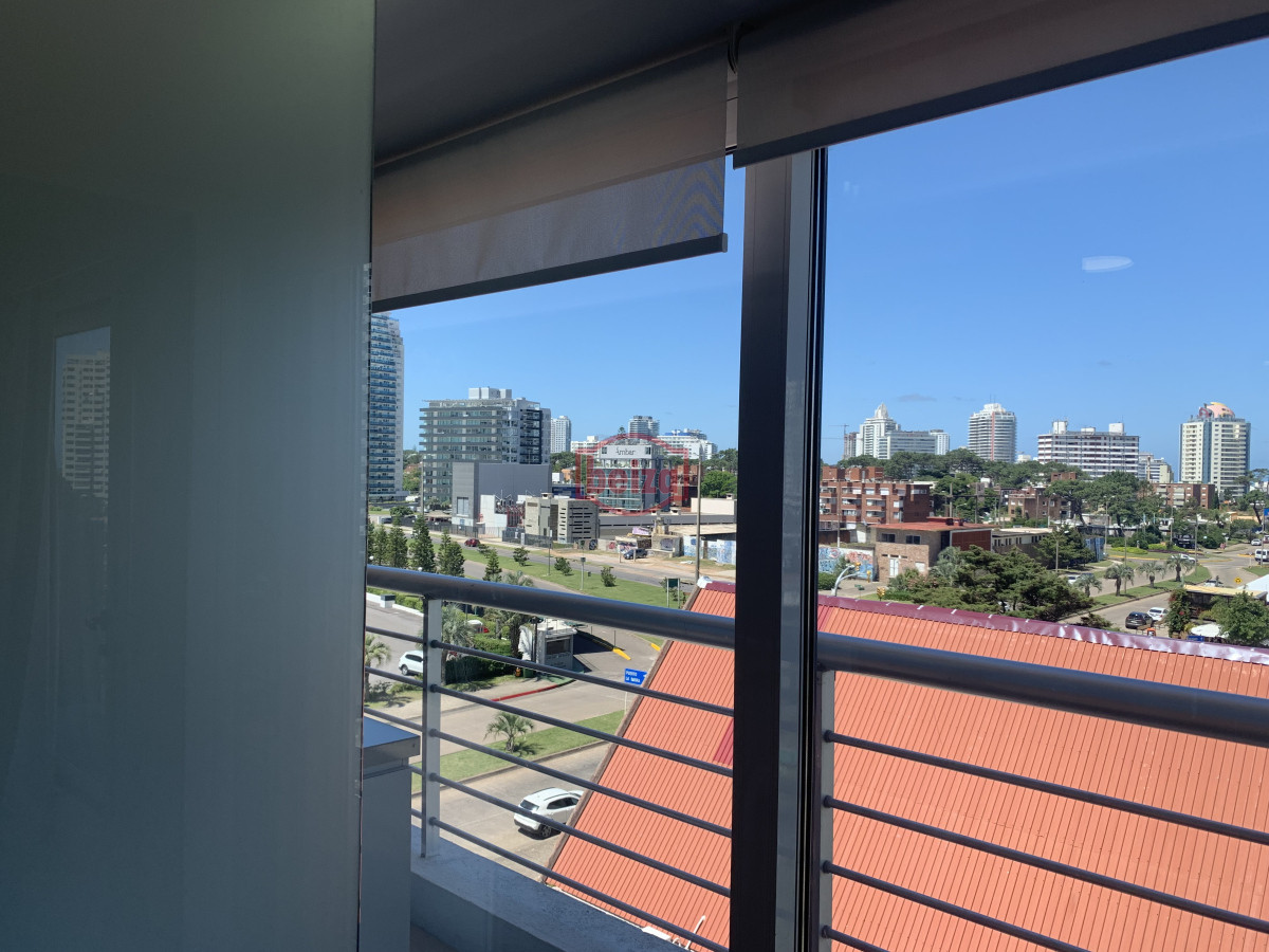 Apartamento ID.166885 - Venta apartamento 3 dormitorios mas servicio playa mansa