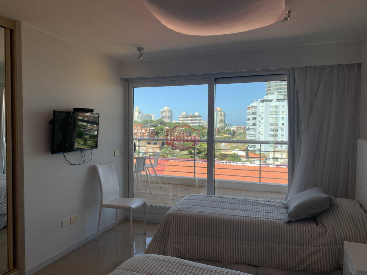 Apartamento ID.166885 - Venta apartamento 3 dormitorios mas servicio playa mansa