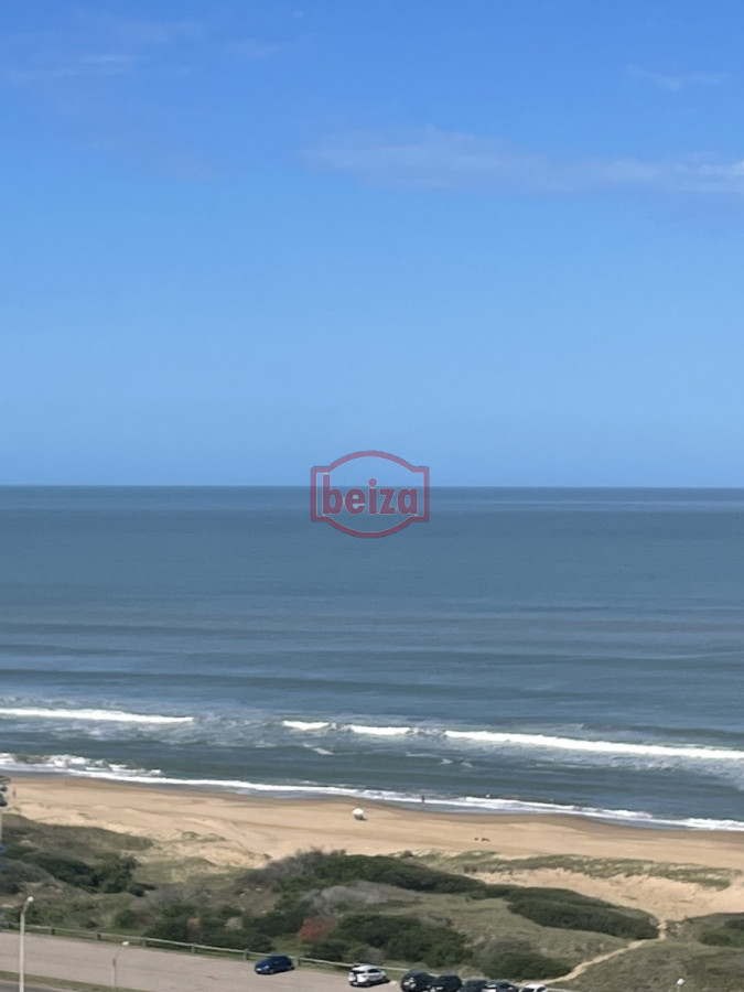 Apartamento ID.163777/Excelente-propiedad-muy-bien-ubicada,amplias-comodidades,pileta-climatizada.- - Frente al mar – Vista panorámica y ubicación inmejorable