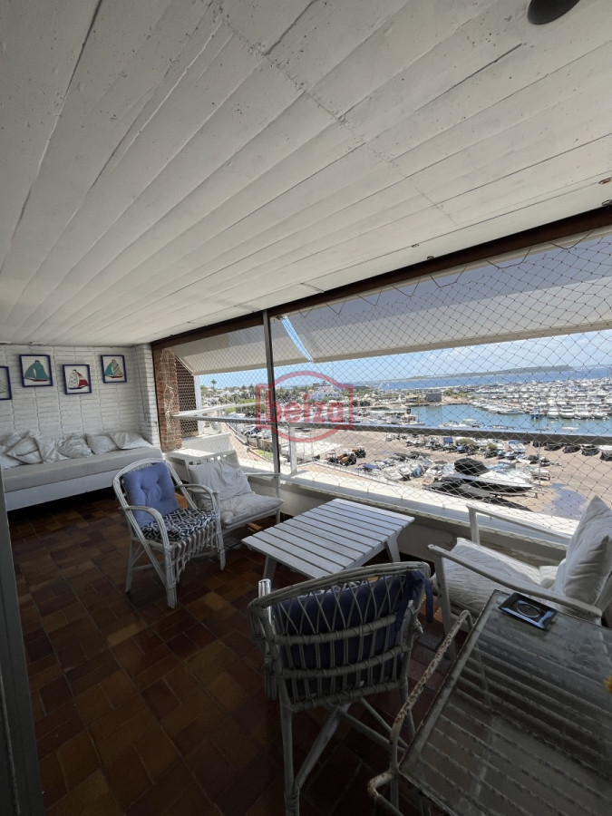 Apartamento ID.10400/Oportunidad-Cómodo-Apto-2-Dormitorios-En-Gorlero - Apartamento de 3 dormitorios en el Puerto
