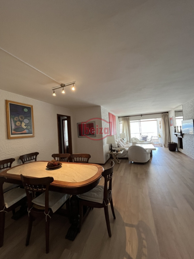 Apartamento ID.10400/Oportunidad-Cómodo-Apto-2-Dormitorios-En-Gorlero - Apartamento de 3 dormitorios en el Puerto