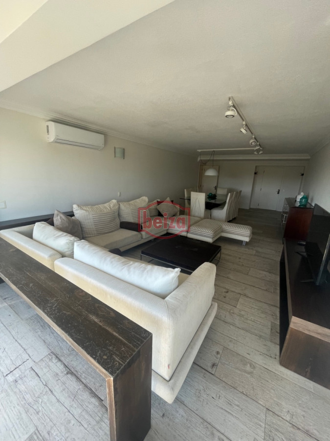 Apartamento ID.165432/Venta-de-apartamento-de-dos-dormitorios-en-Punta-del-Este - Venta apartamento 3 dormitorios más dependencia reciclado a nuevo