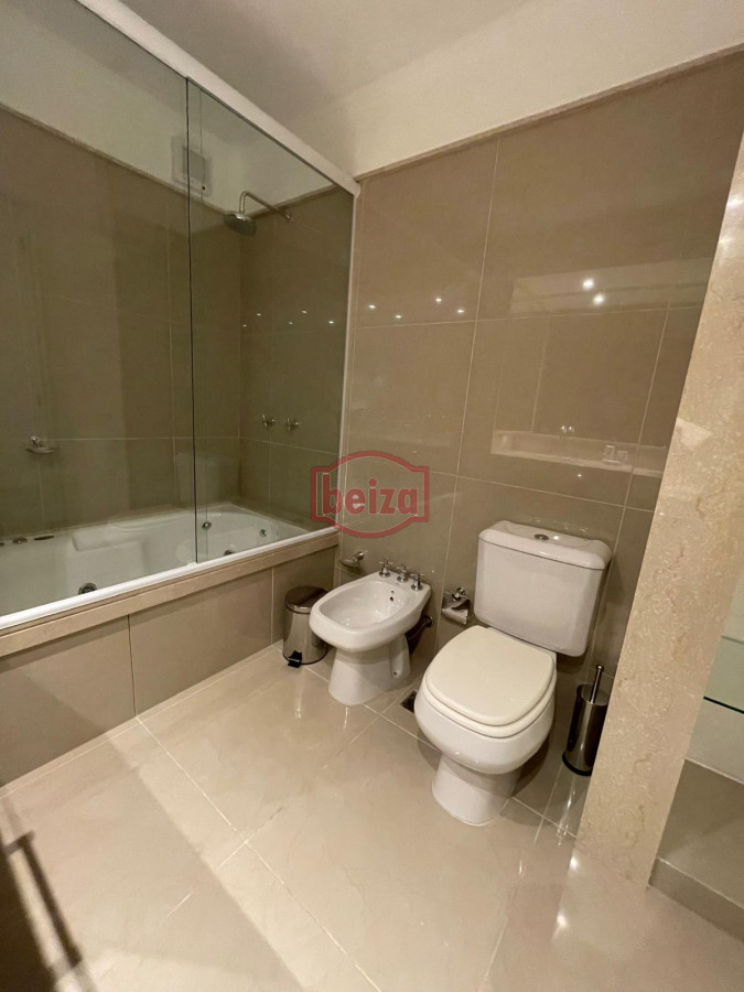 Apartamento ID.166729/Gran-Oportunidad-de-venta,-en-la-zona-del-Puerto-de-Punta-del-Este. - Venta de Penthouse 3 DORMITORIOS con vista al mar