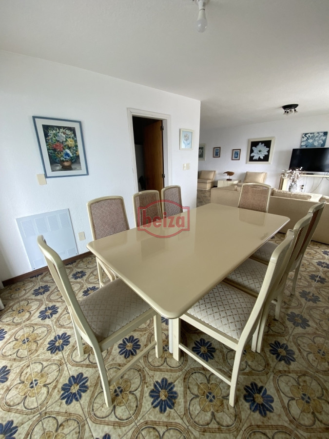 Apartamento ID.165347/-Apartamento-en-venta-frente-al-mar-Punta-del-Este - puerto alquiler 3 dormitorios y dependencia de servicio
