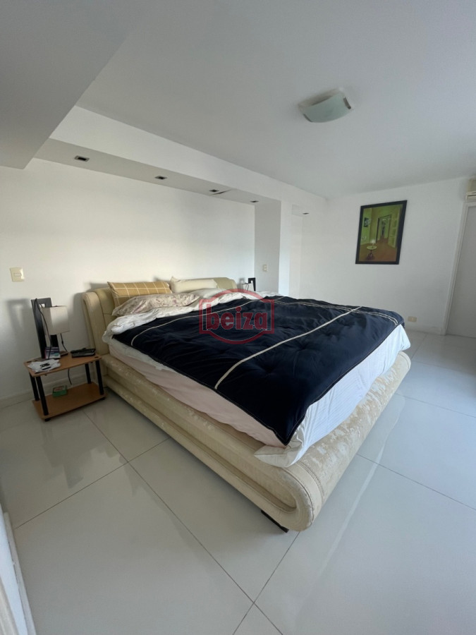 Apartamento ID.165286/Alquiler-de-apartamento-de-tres-dormitorios-y-dependencia-en-Punta-del-Este - Pent house en venta