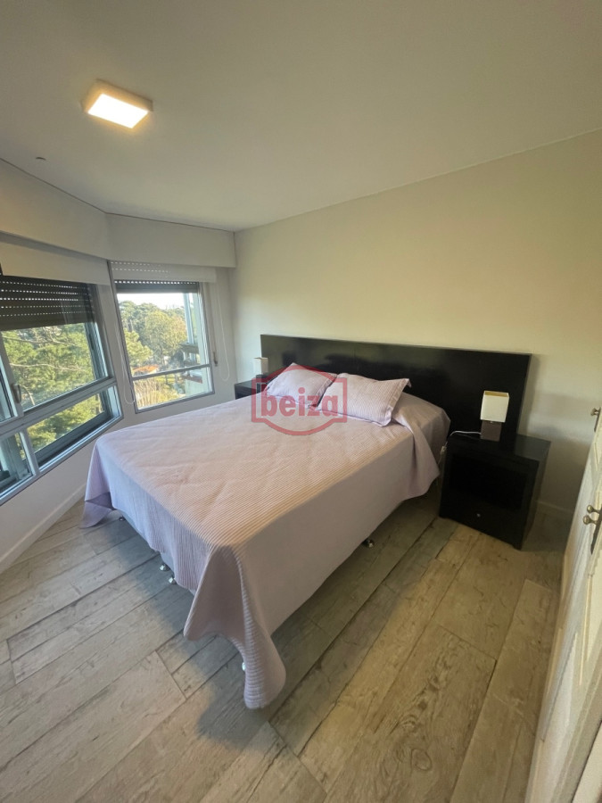 Apartamento ID.165432/Venta-de-apartamento-de-dos-dormitorios-en-Punta-del-Este - Venta apartamento 3 dormitorios más dependencia reciclado a nuevo