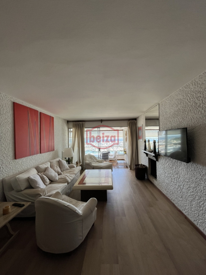 Apartamento ID.10400/Oportunidad-Cómodo-Apto-2-Dormitorios-En-Gorlero - Apartamento de 3 dormitorios en el Puerto