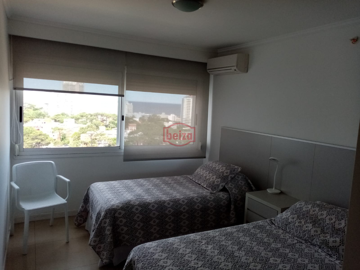 Apartamento ID.162909/VENTA-A-pasos-del-puerto--2-dormitorios-2-baños-con-garage - 2 Dormitorios y medio. Variedad de amenities.