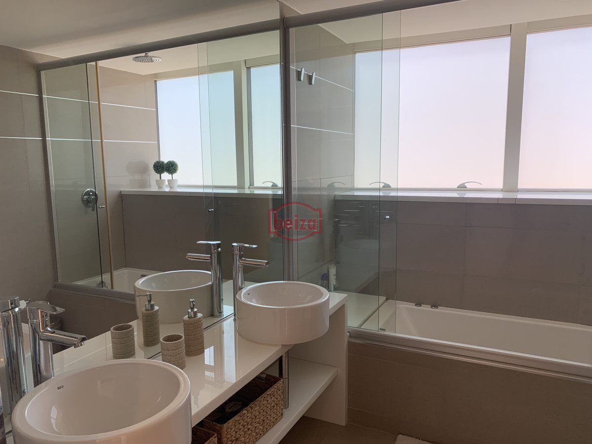 Apartamento ID.166885 - Venta apartamento 3 dormitorios mas servicio playa mansa