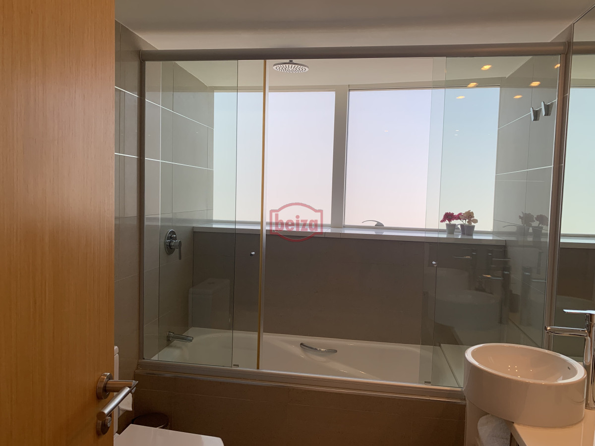 Apartamento ID.166885 - Venta apartamento 3 dormitorios mas servicio playa mansa