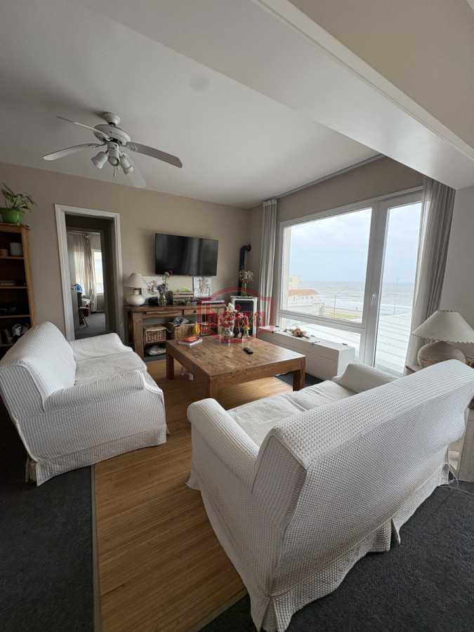 Apartamento ID.166667/Apartamento-frente-al-Mar-en-Playa-Brava - Hermoso apartamento en Punta del Este de tres dormitorios a pasos del mar 