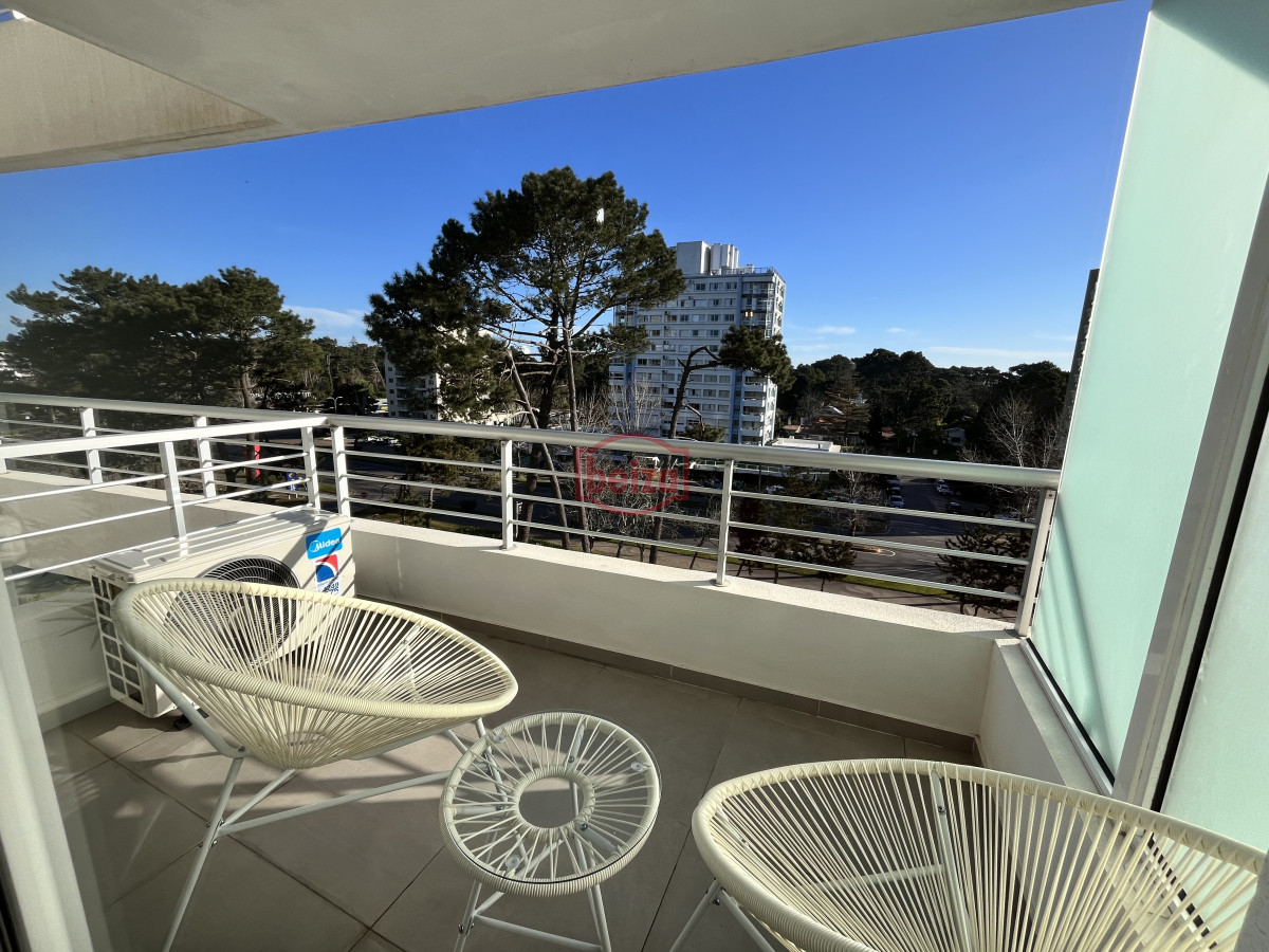 Apartamento ID.166877/Venta-de-un-dormitorio-frente-al-mar--Playa-Brava - Alquiler 1 temporada 2026  Punta del Este