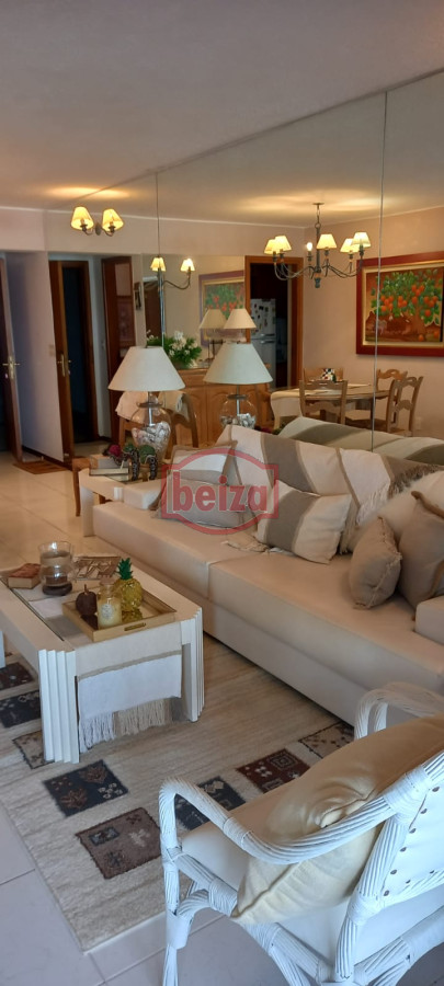 Apartamento ID.165990/Hermoso-Departamento-en-venta-en-moderna-Torre - Apartamento en Brava - Punta del Este