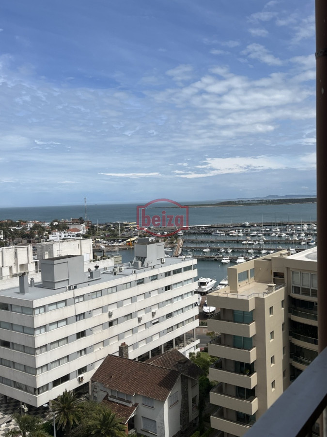 Apartamento ID.10446/Apartamento-de-3-dormitorios-en-el-Puerto - A metros del puerto muy próximo a plaza de los artesanos
