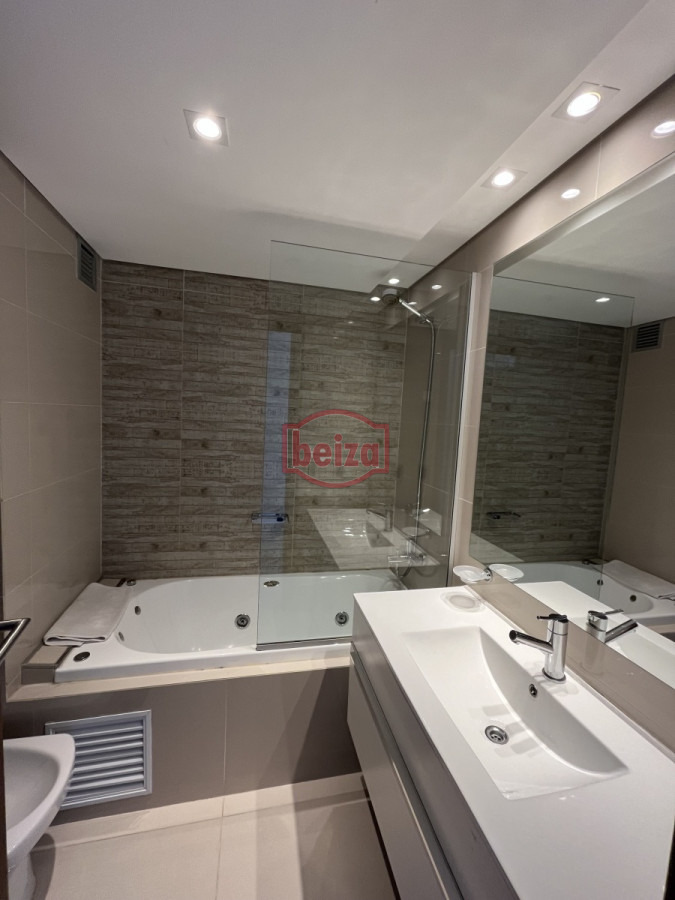 Apartamento ID.163777/Excelente-propiedad-muy-bien-ubicada,amplias-comodidades,pileta-climatizada.- - Frente al mar – Vista panorámica y ubicación inmejorable