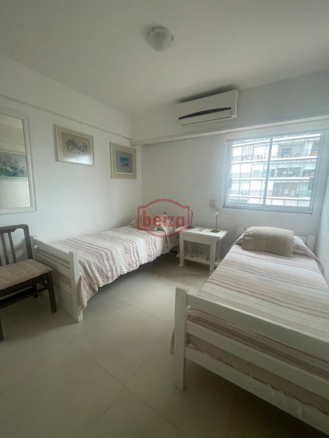 Apartamento ID.166416/Mansa-frente-al-mar-de-3-dormitorios-y-dependencia-y-parrillero - Apartamento en Península de 2 dormitorios 