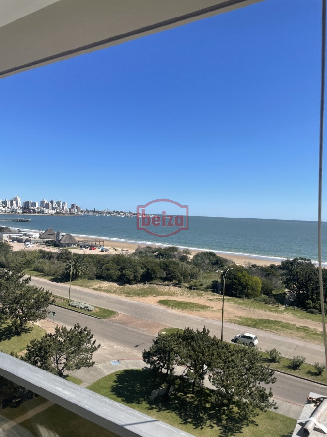 Apartamento ID.20249 - Frente al Mar en Playa Mansa – 3 Dormitorios con Vista Única