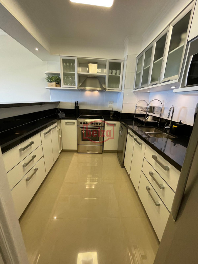 Apartamento ID.166729/Gran-Oportunidad-de-venta,-en-la-zona-del-Puerto-de-Punta-del-Este. - Venta de Penthouse 3 DORMITORIOS con vista al mar
