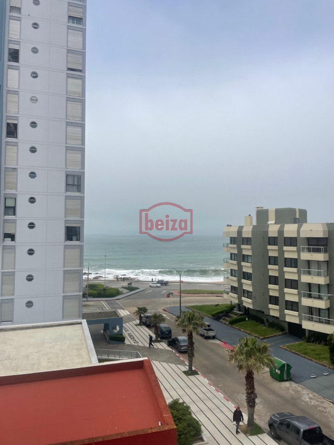 Apartamento ID.166416/Mansa-frente-al-mar-de-3-dormitorios-y-dependencia-y-parrillero - Apartamento en Península de 2 dormitorios 