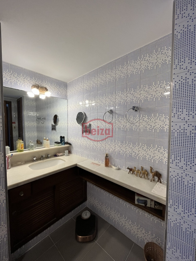 Apartamento ID.166073/En-alquiler-apartamento-de-3-dormitorios-con-amenities-y-vista-a-la-isla-y-los-dedos-garage-en-subsuelo-lavadero-mucama-piscina - Mansa frente al mar de 3 dormitorios y dependencia y parrillero