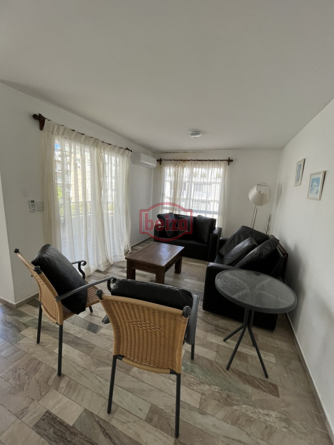 Apartamento ID.10563/Alquiler-anual-con-excelentes-amenities-y-garage-para-2-personas - Cerca del Puerto - Amplia terraza