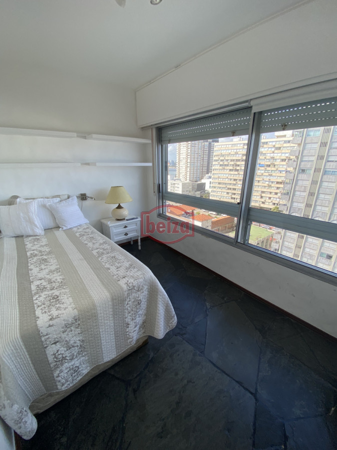 Apartamento ID.166679/Cómodo-y-agradable-apartamento,-muy-cerca-de-la-playa-Brava-al-final-de-la-Av.-Chiverta. - Apartamento en Península de 2 Dormitorios con vista al Mar