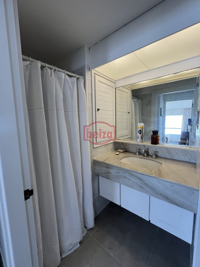 Apartamento ID.166043/Playa-Brava - Alquiler 3 dormitorios y dependencia