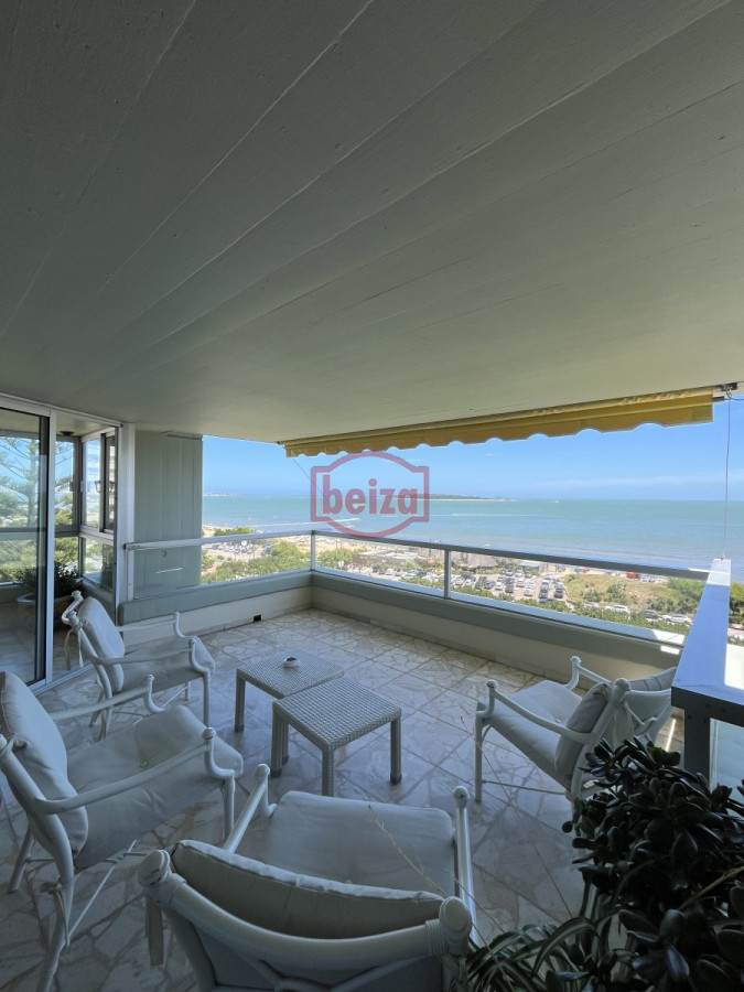 Apartamento ID.166073/En-alquiler-apartamento-de-3-dormitorios-con-amenities-y-vista-a-la-isla-y-los-dedos-garage-en-subsuelo-lavadero-mucama-piscina - Mansa frente al mar de 3 dormitorios y dependencia y parrillero