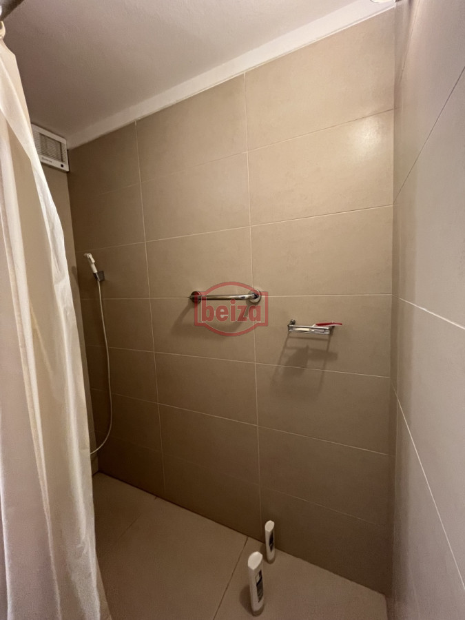 Apartamento ID.166073/En-alquiler-apartamento-de-3-dormitorios-con-amenities-y-vista-a-la-isla-y-los-dedos-garage-en-subsuelo-lavadero-mucama-piscina - Mansa frente al mar de 3 dormitorios y dependencia y parrillero