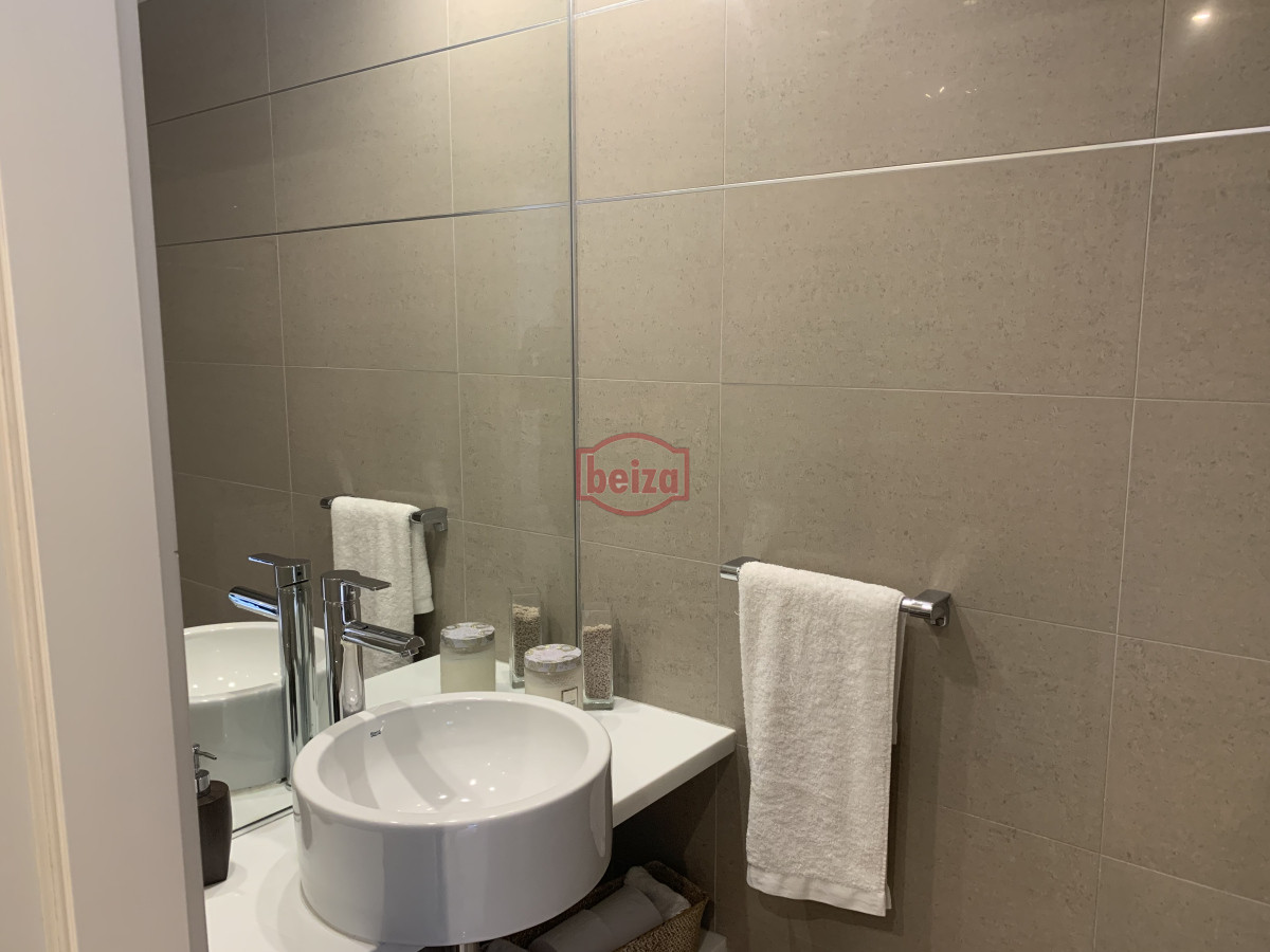 Apartamento ID.166885 - Venta apartamento 3 dormitorios mas servicio playa mansa