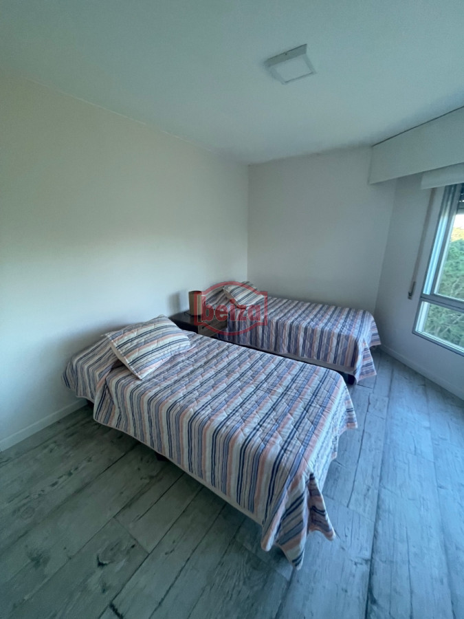 Apartamento ID.165432/Venta-de-apartamento-de-dos-dormitorios-en-Punta-del-Este - Venta apartamento 3 dormitorios más dependencia reciclado a nuevo