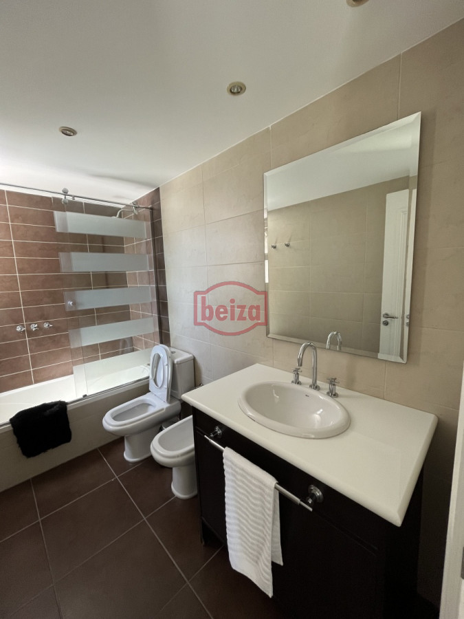 Apartamento ID.161163/Apartamentos-en-Alquiler--Beiza-Propiedades - Imperiale I - 3 dormitorios en suite más servicio (planta esquinera)