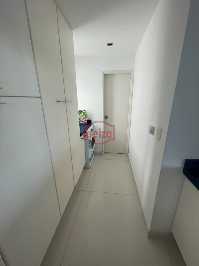 Apartamento ID.165286/Alquiler-de-apartamento-de-tres-dormitorios-y-dependencia-en-Punta-del-Este - Pent house en venta