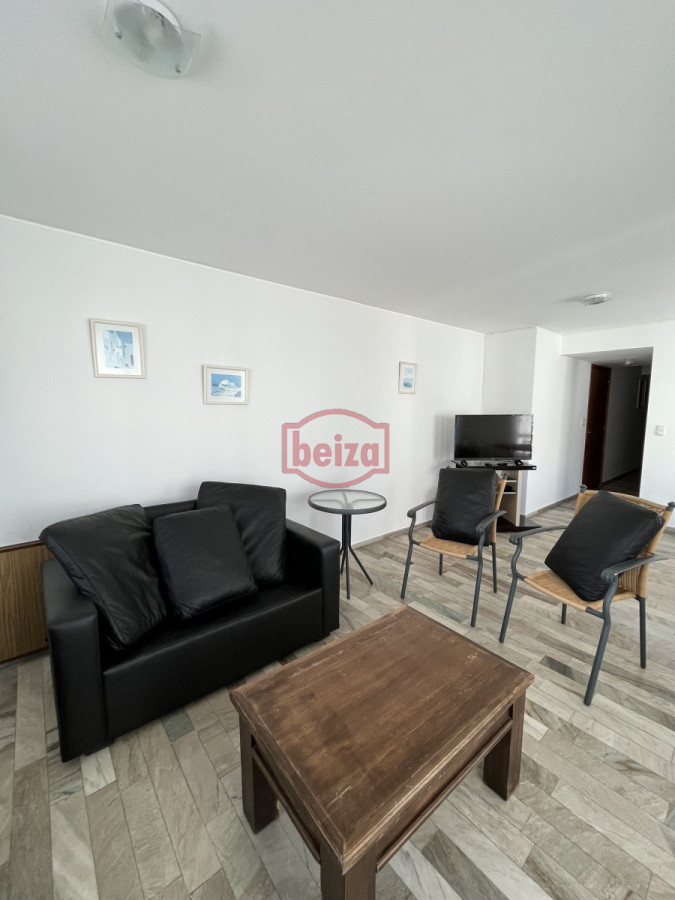 Apartamento ID.10563/Alquiler-anual-con-excelentes-amenities-y-garage-para-2-personas - Cerca del Puerto - Amplia terraza