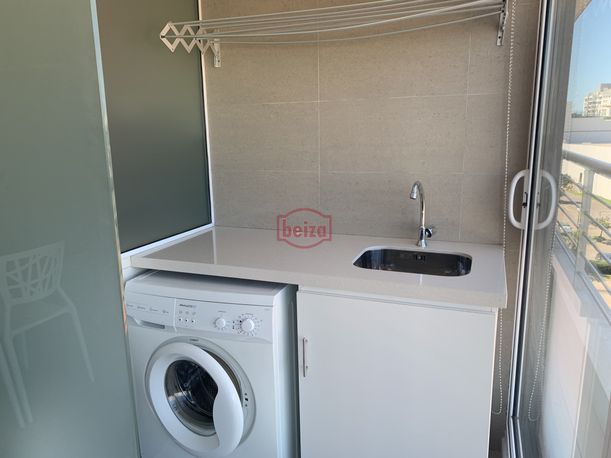 Apartamento ID.166885 - Venta apartamento 3 dormitorios mas servicio playa mansa