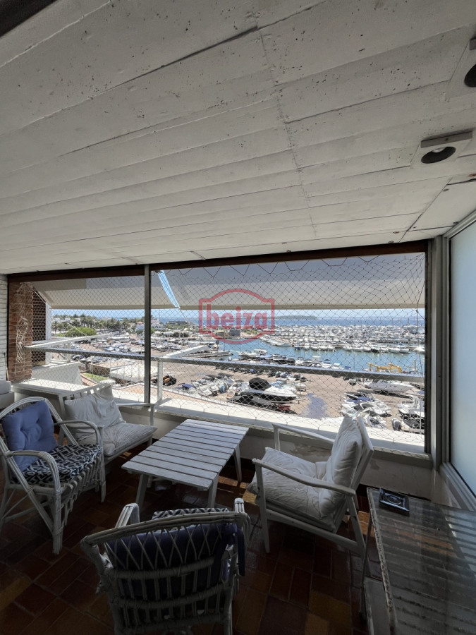 Apartamento ID.10400/Oportunidad-Cómodo-Apto-2-Dormitorios-En-Gorlero - Apartamento de 3 dormitorios en el Puerto