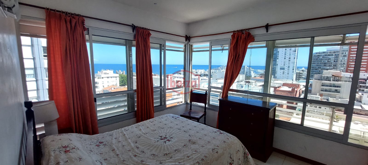 Apartamento ID.10757/Oportunidad-de-inversión-en-Punta-del-Este - A pasos del Puerto con buena vista a la Brava y a la Isla de lobos