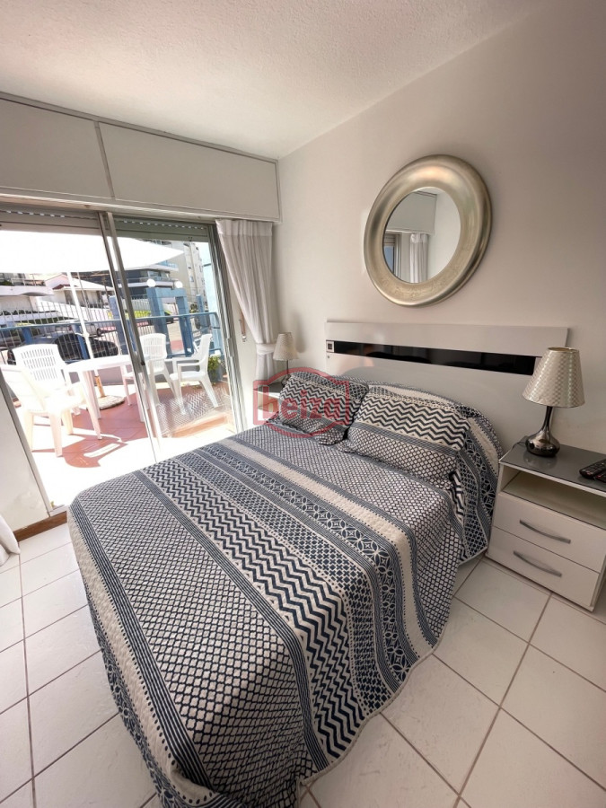 Apartamento ID.164667/dos-dormitorios-en-Roosevelt - un dormitorio frente al mar