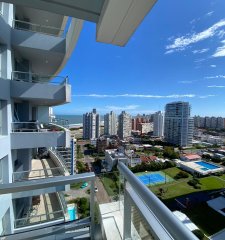 Hermoso apartamento de 3 dormitorios y 3 baños en playa Brava