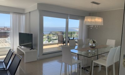 Venta apartamento 3 dormitorios mas servicio playa mansa