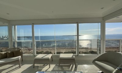 Venta Espectacular Pent House en playa Mansa Punta del Este