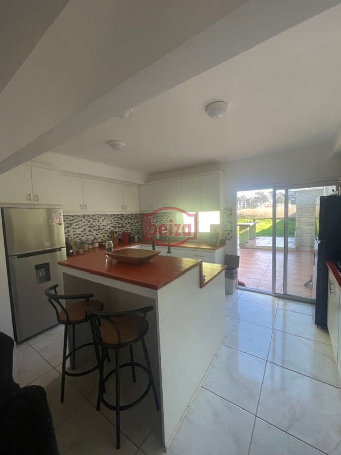 Casa ID.166425/Alquiler-y-venta-de-casa-de-2-dormitorios-en-Punta-del-Este - Casa de 3 Dormitorios y 2 Baños en Parque Burnett