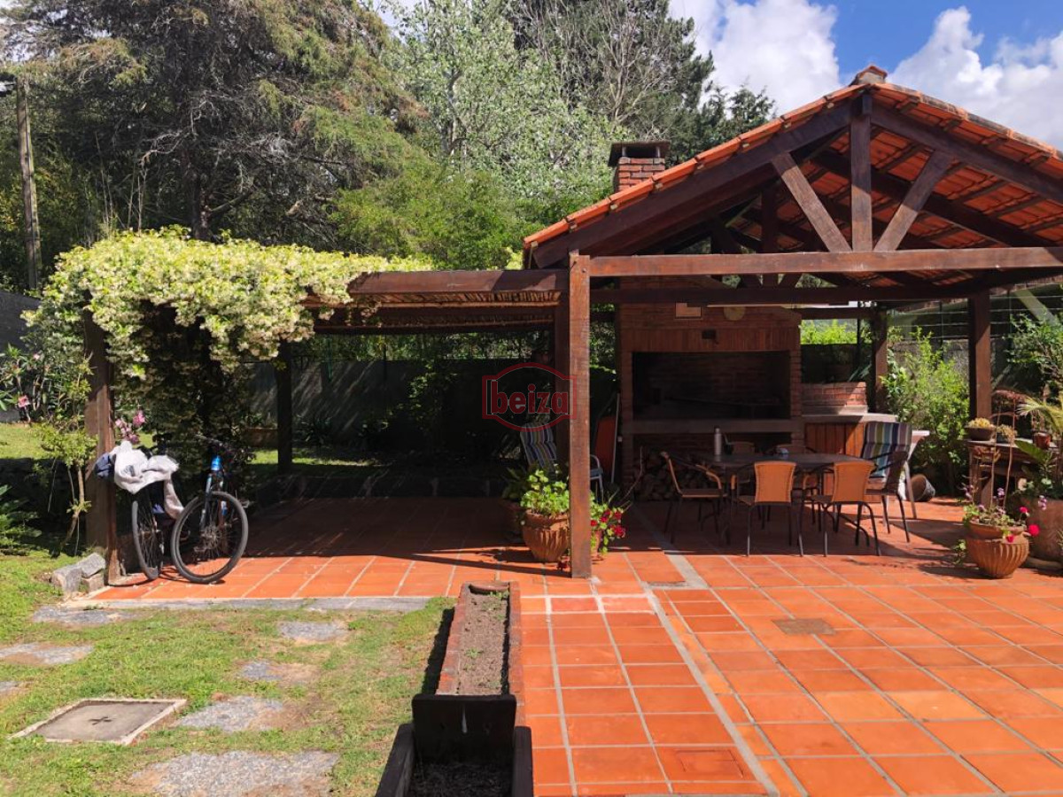 Casa ID.163166/Hermosa-casa-de-4-Dormitorios-y-3-Baños - Alquiler casa de 3 domitorios
